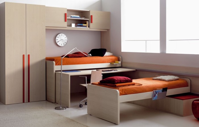 Двухъярусная кровать трансформер со столом позволит сэкономить полезное пространство в детской